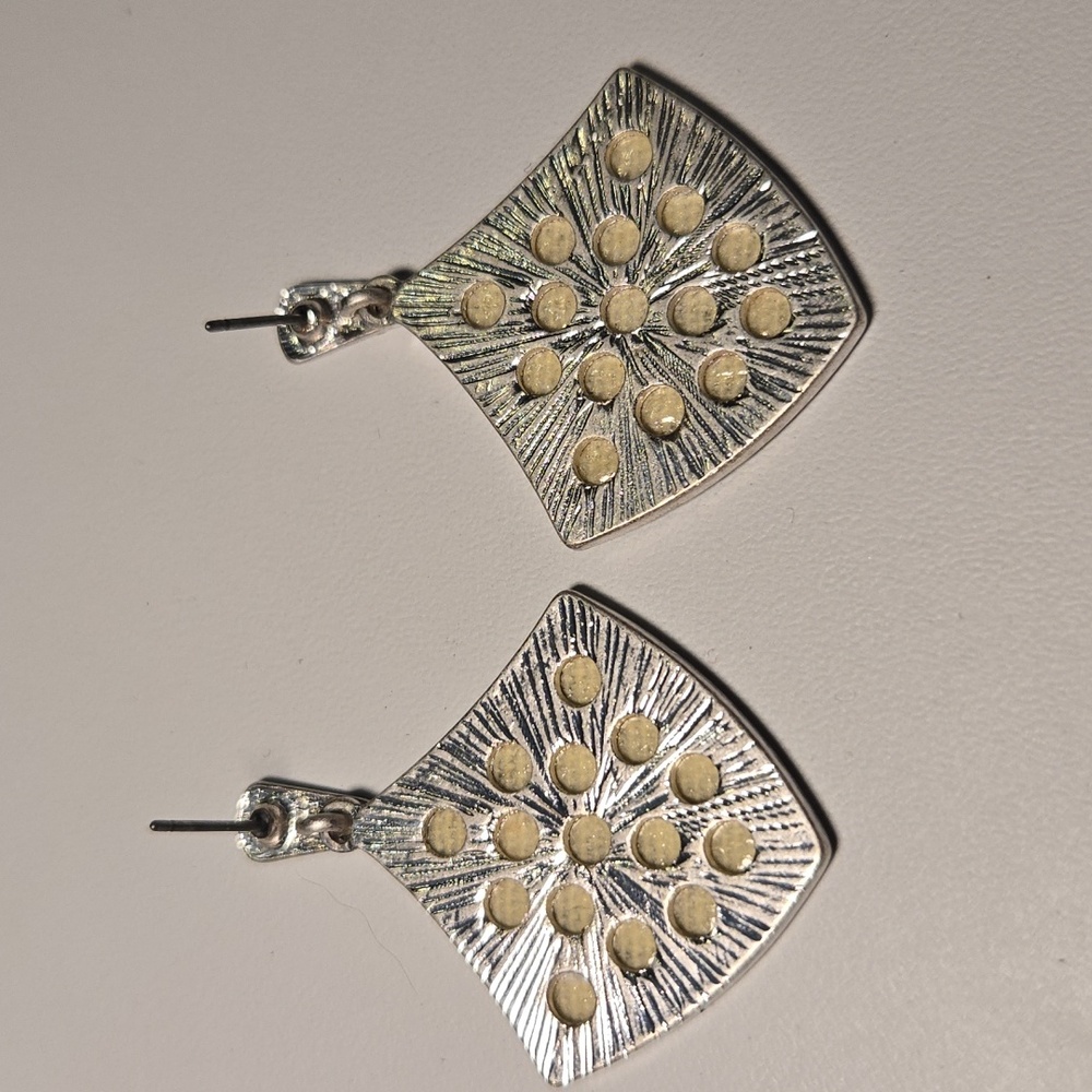 Earrings - Picture 3 of 4